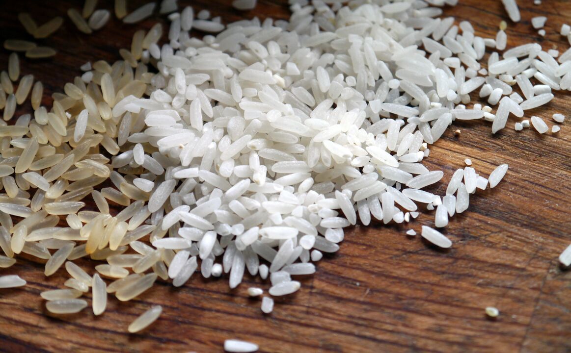 raw rice against worms
