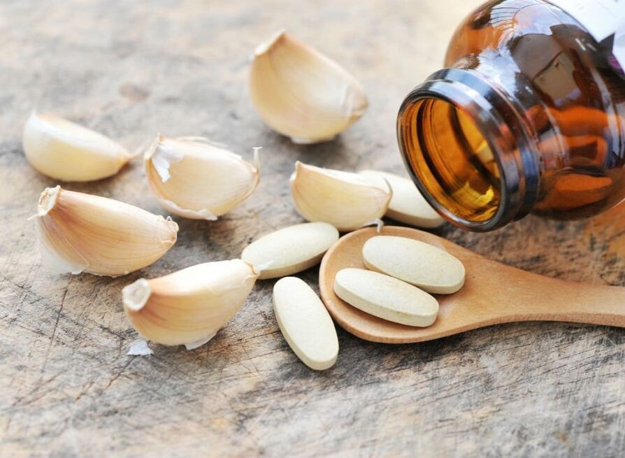 pills and garlic to treat worms
