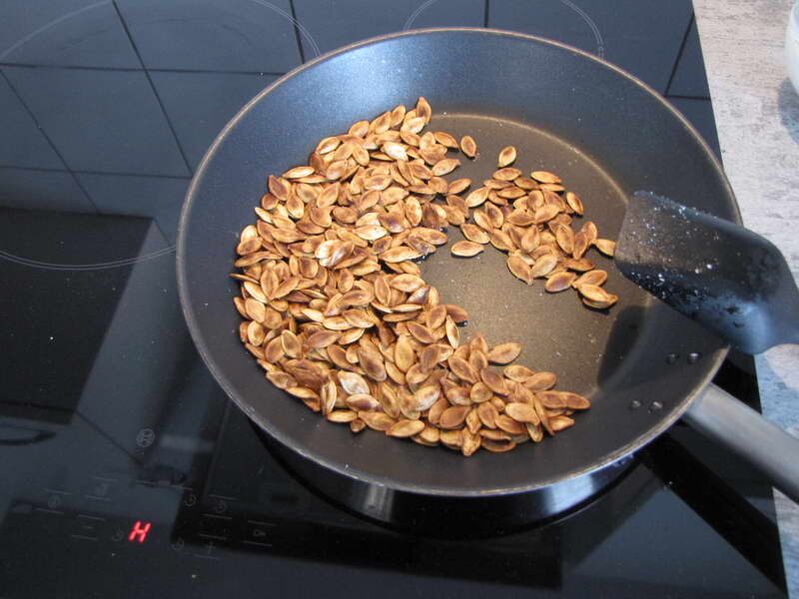 Roasted pumpkin seeds are good for repelling parasites and good for pregnant women